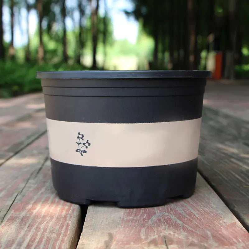 Grand pot de fleurs rond et court